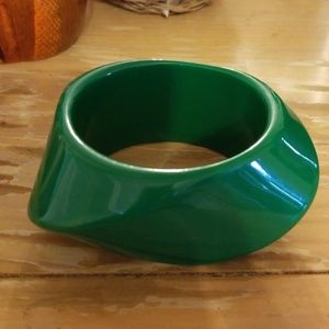 Green asymmetrical bracelet